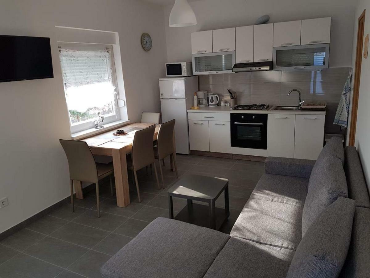 Ante Apartment *